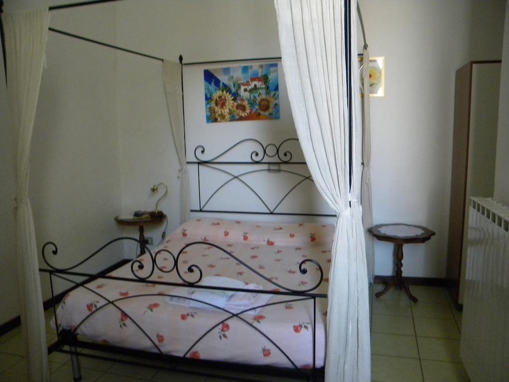 Le Petit Fleur Hotel Bareggio Habitación foto